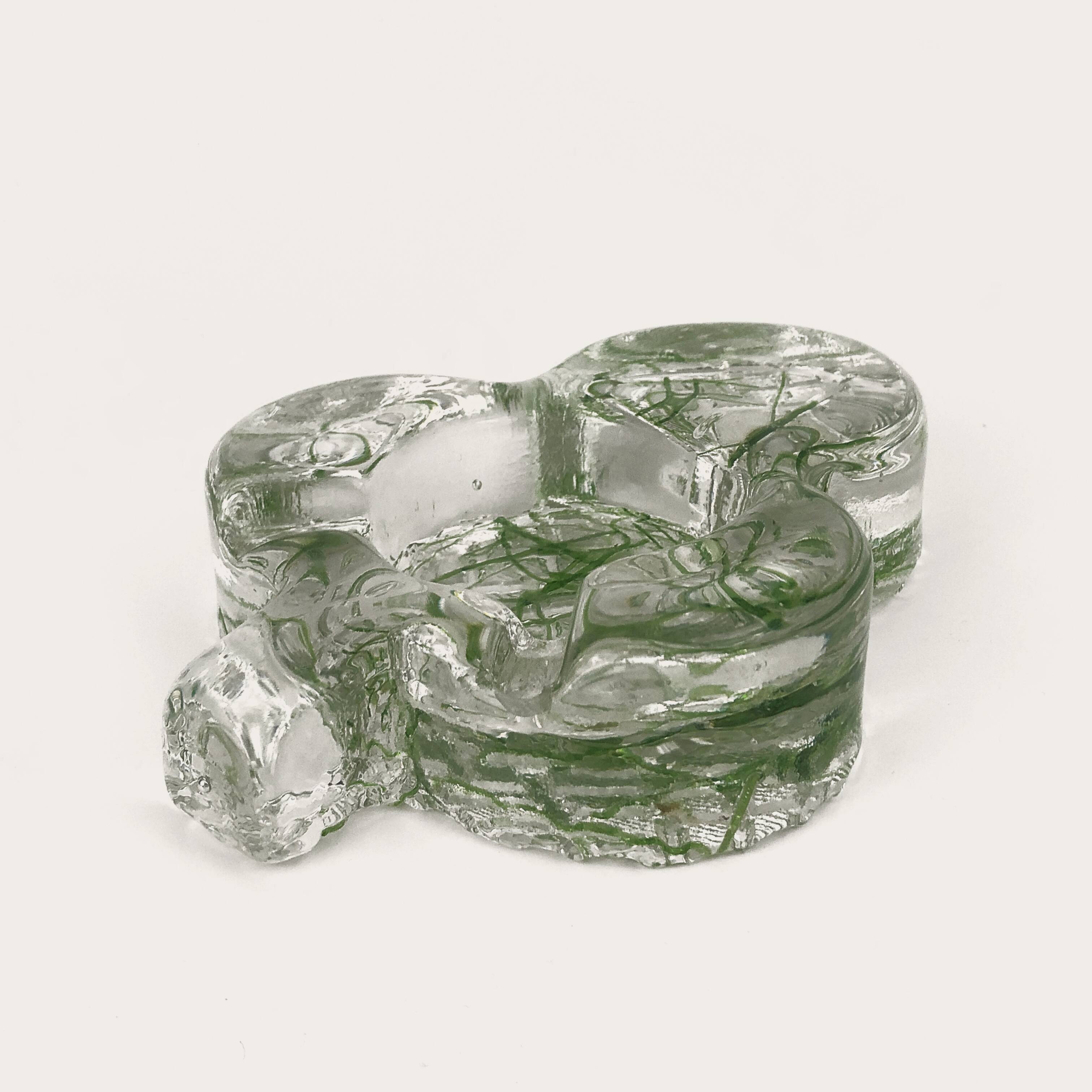Maxi clover-shaped ashtray in transparent glass with herbivorous inclusions