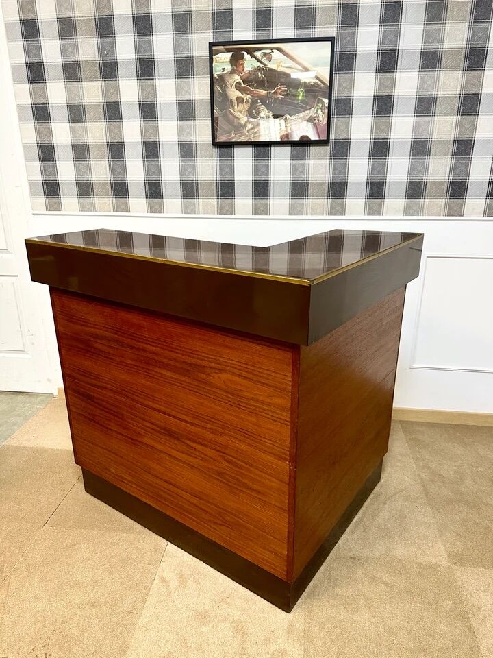 Vintage counter bar