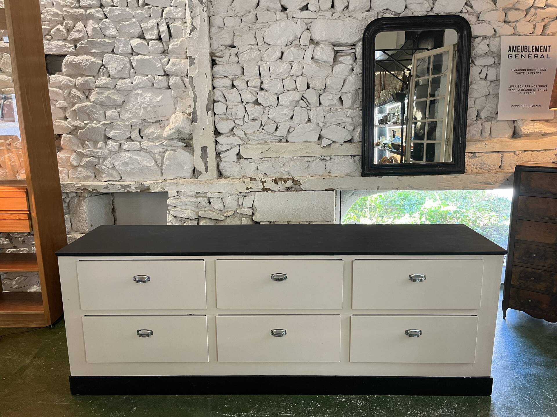 Shop counter