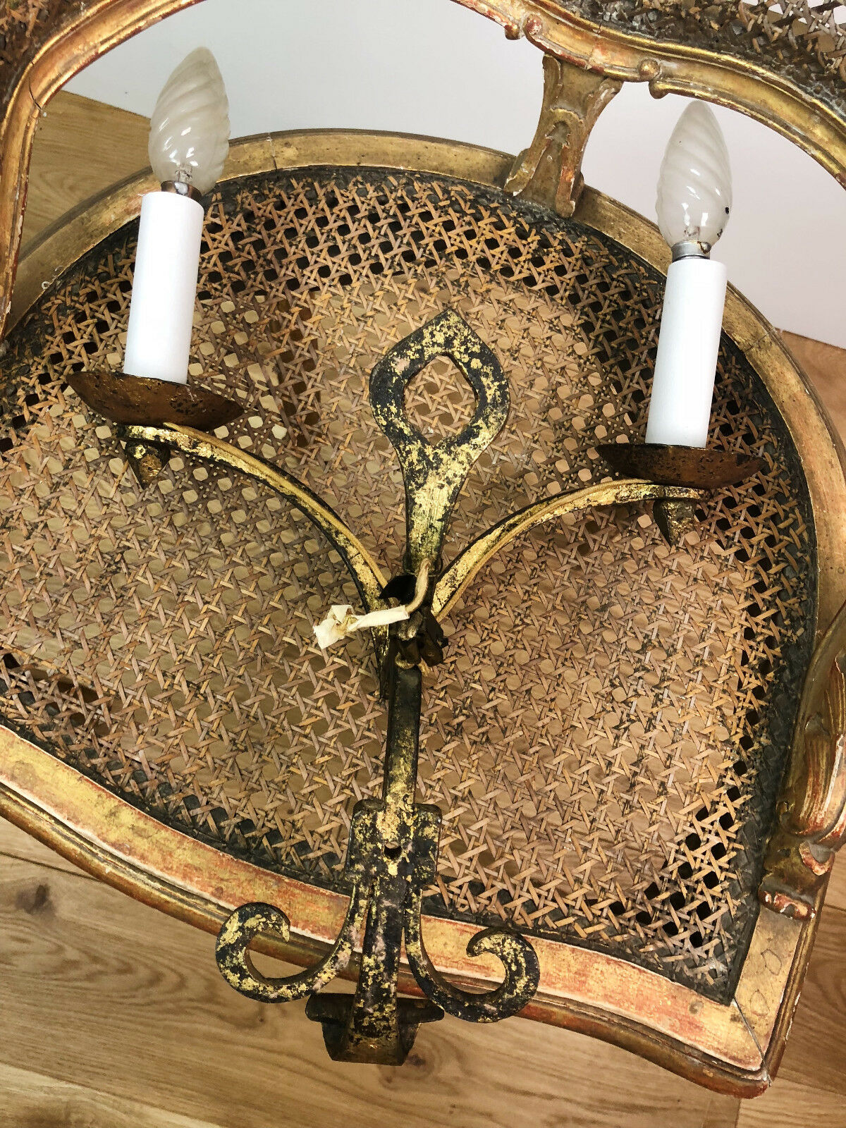 Pair of wall appliques of the 70 gold metal