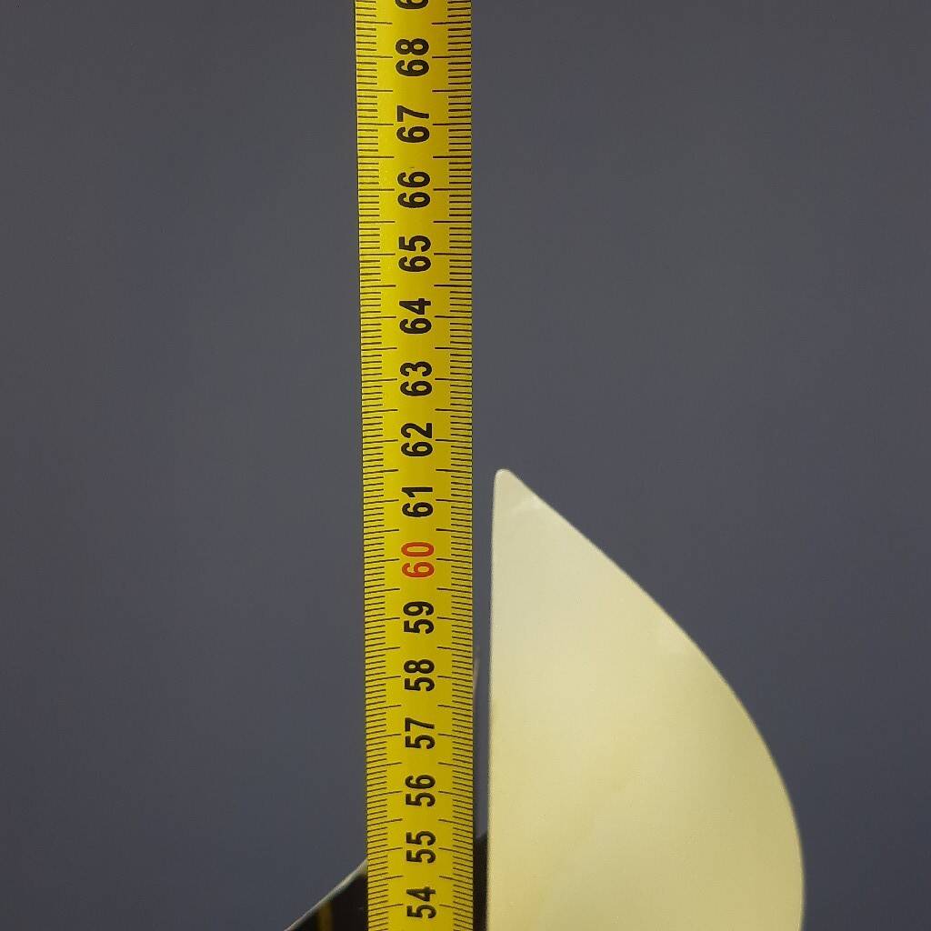 Goffredo Reggiani table lamp, modernist design, chrome metal, wood, 1970.