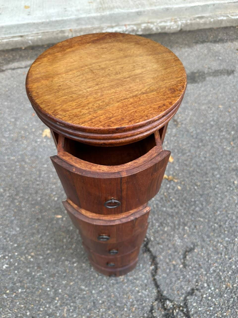 Column furniture with 5 drawers, cylindrical, made of solid wood, round chest of drawers.