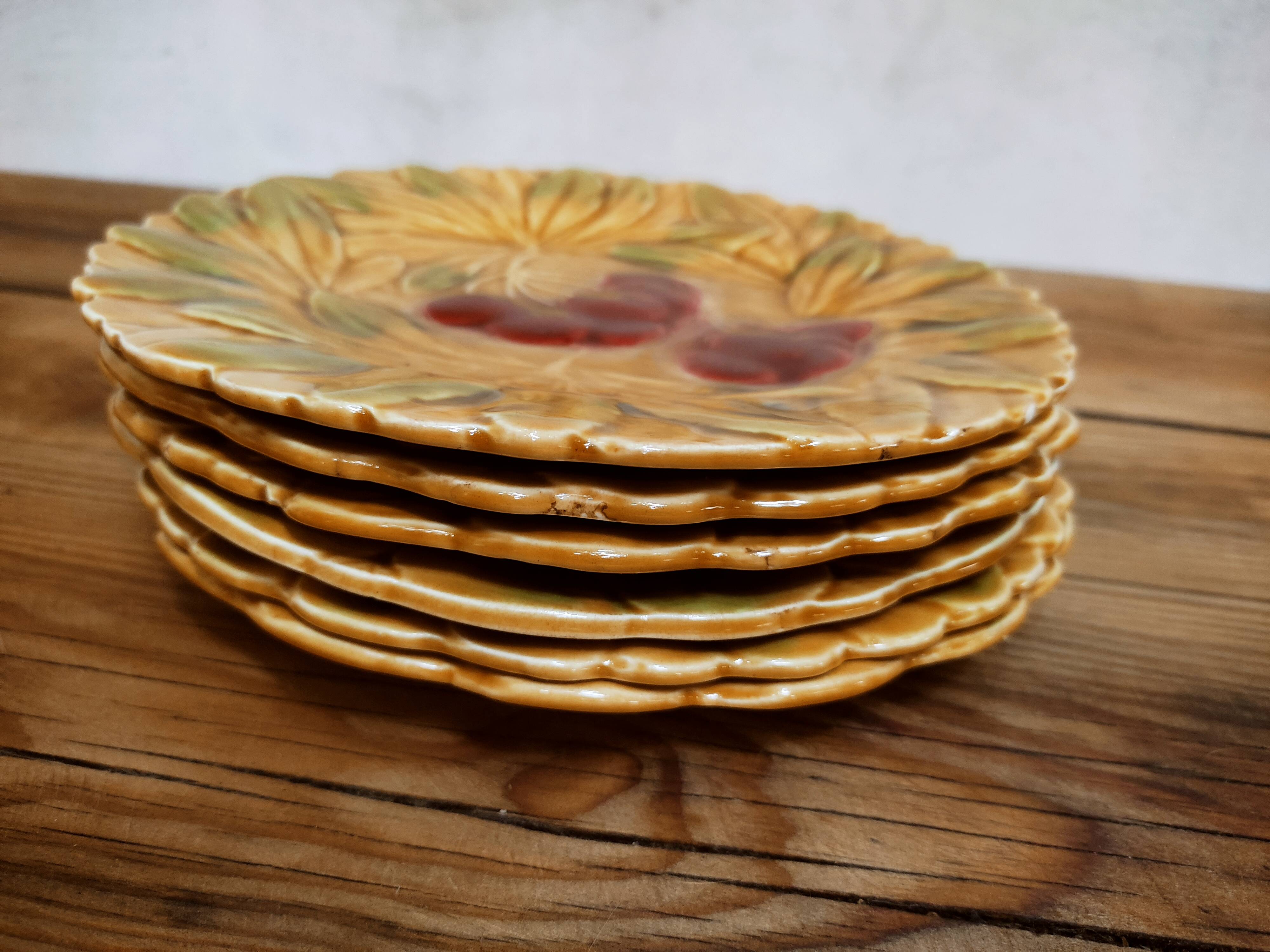 6 dessert plates in barbotine