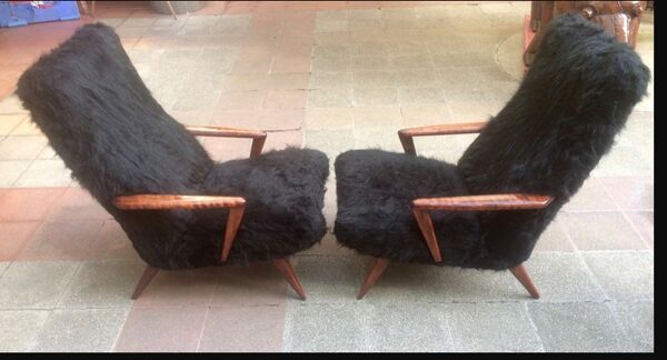 Paire de fauteuils italiens en être vernis recouvert de tissus façon poil d’ours brun circa 1950
