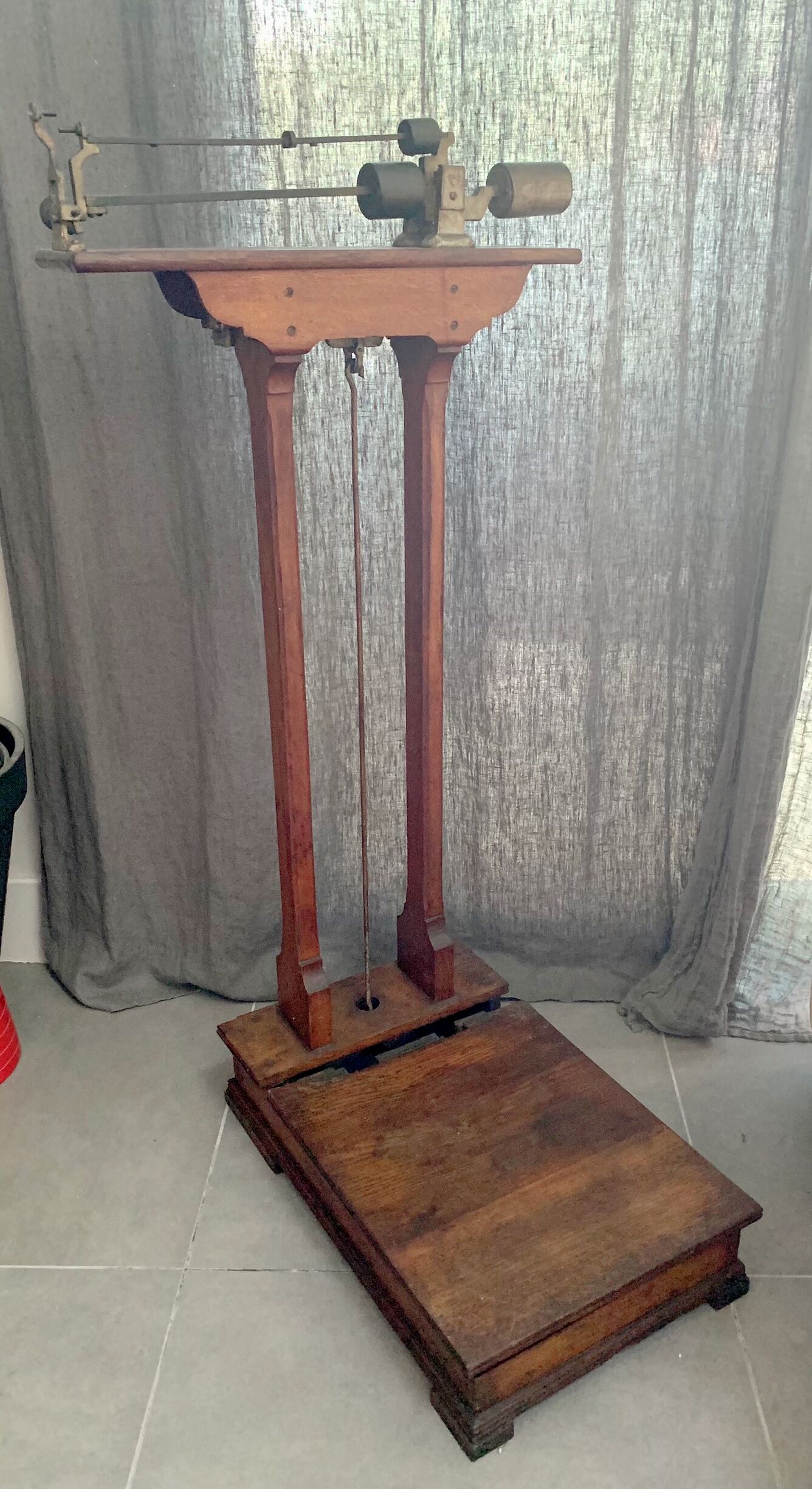 Former wooden doctor scale
