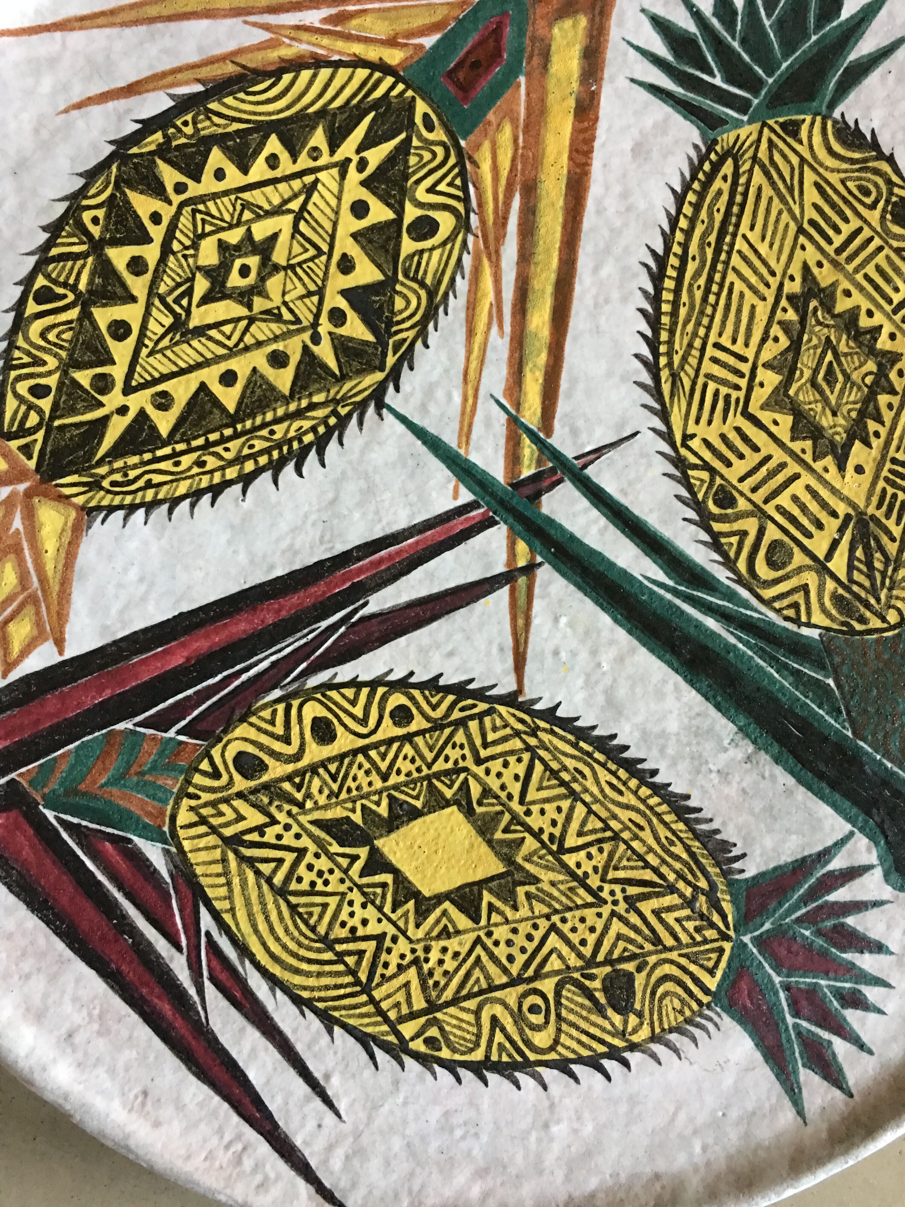 Vintage dish in ceramic African drawing