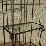 Etagère de style en fer forgé et 3 étagères en verre
