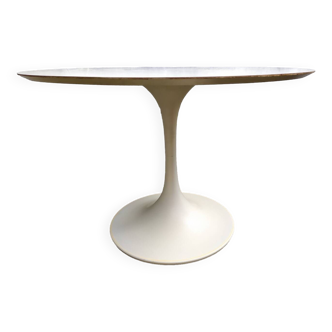 Table vintage pied tulipe