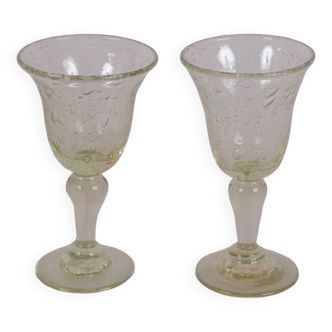 Verres à pied bullés