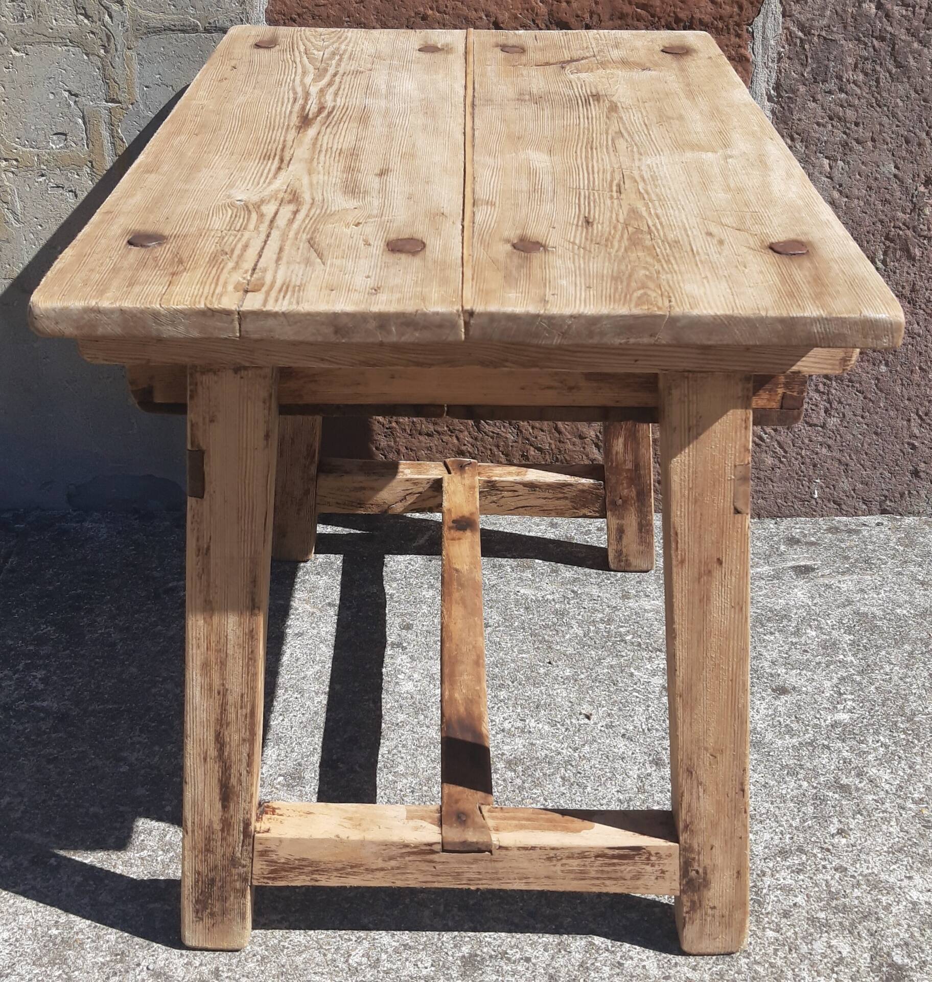 Table basse ou d' appoint. (18ème siècle)