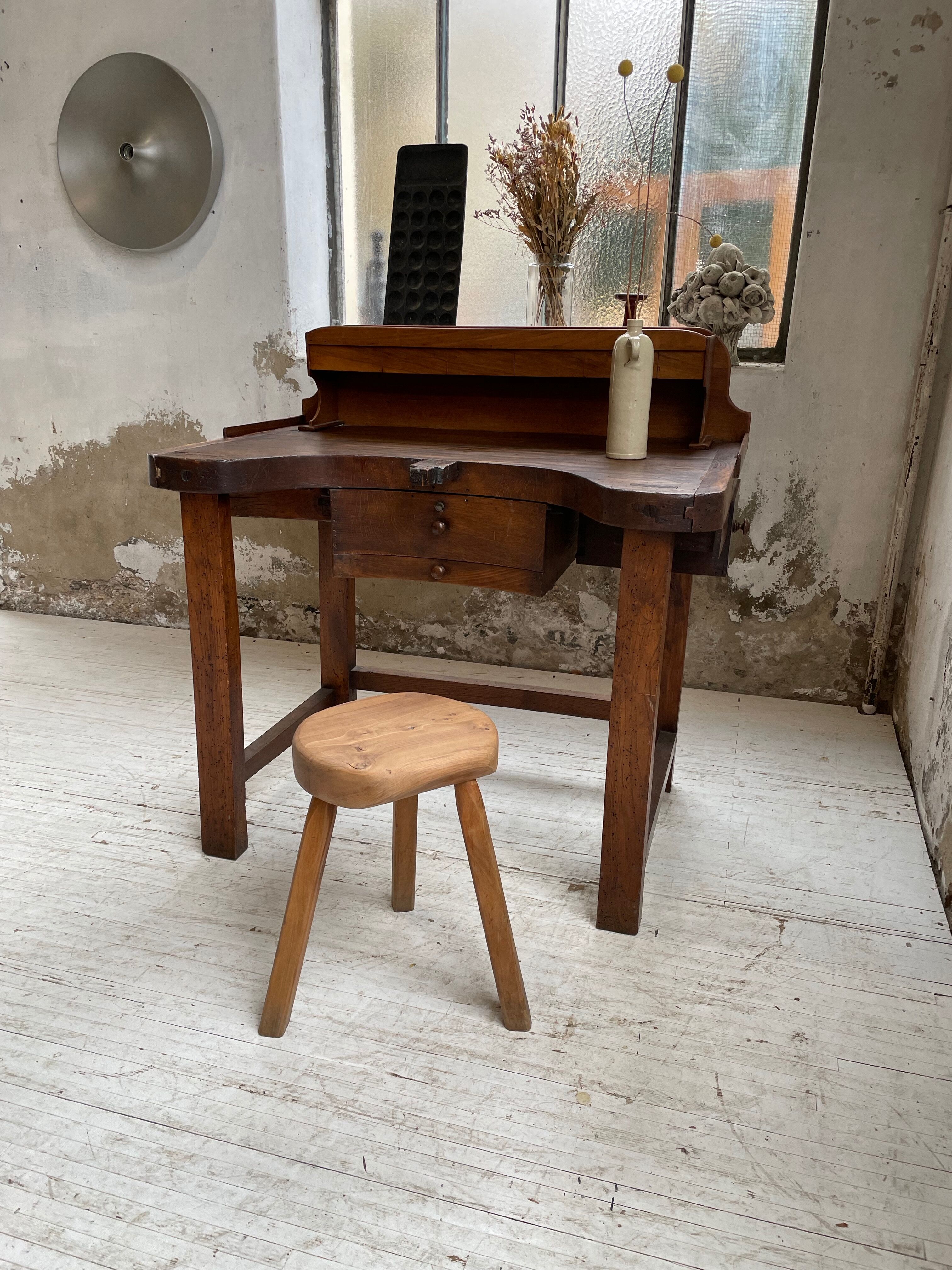 Establishment of jeweler XIXth oak