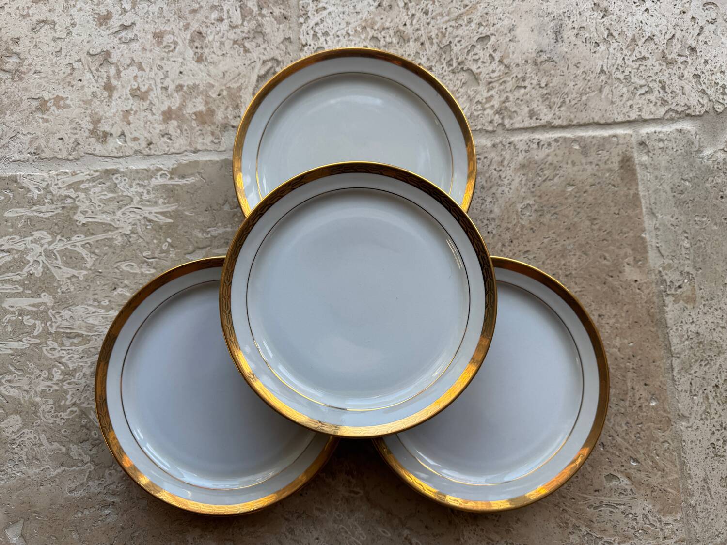 12 Saint-Amand porcelain dessert plates