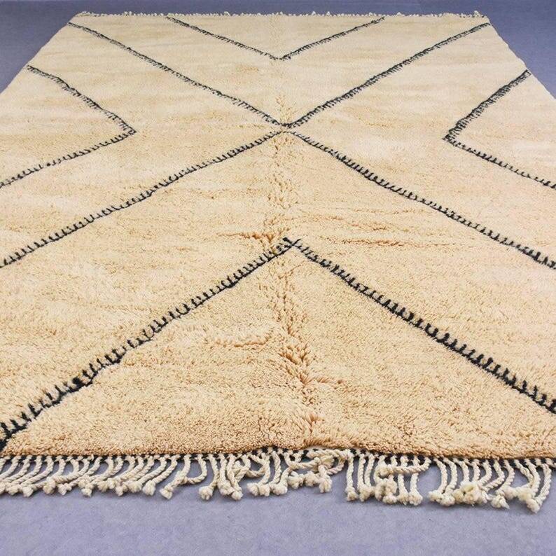 Traditional handmade Moroccan wool rug 250cmx150cm