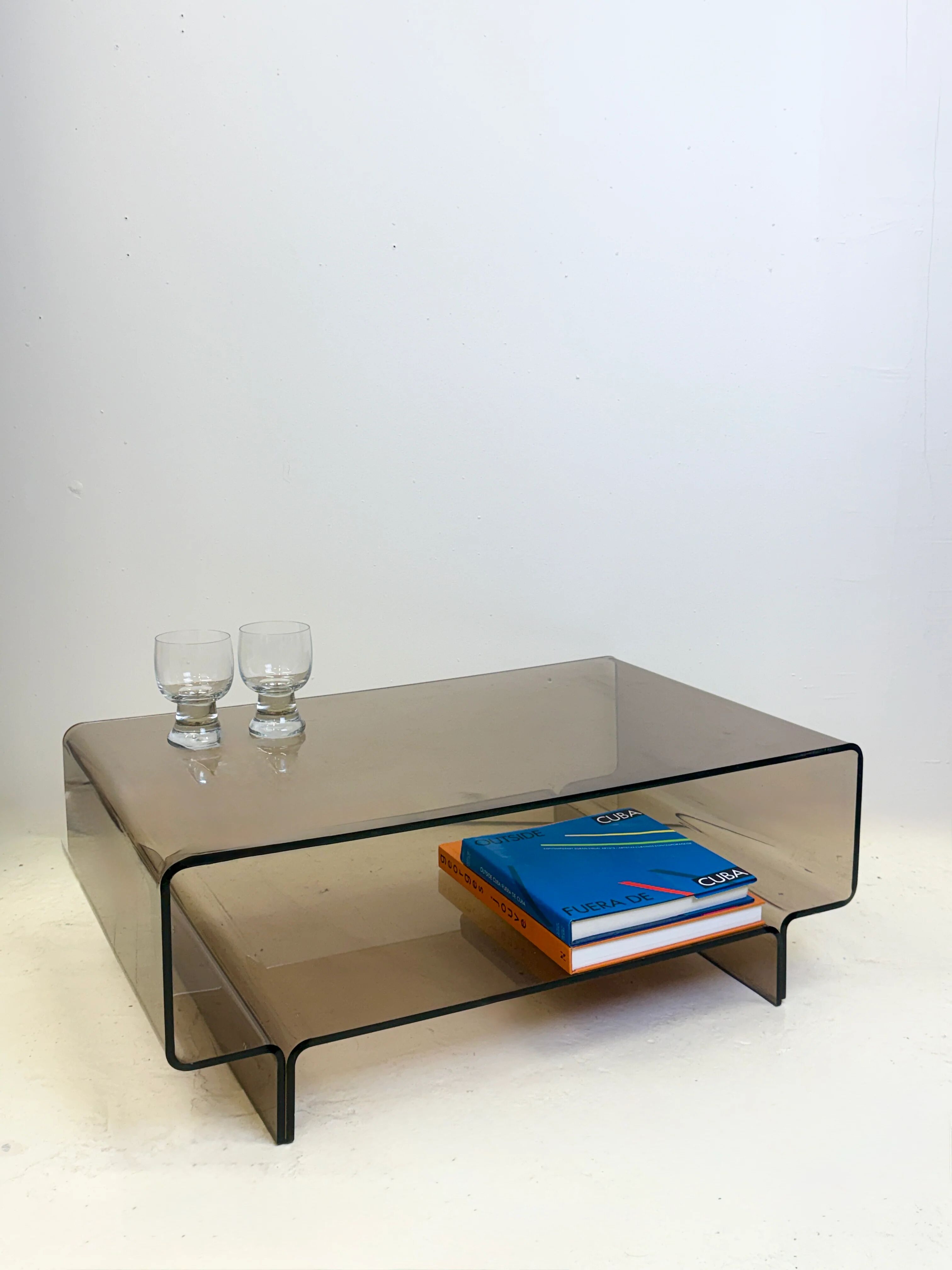 Table basse / meuble d’appoint en plexi fumé, 1970s