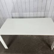 Table Four de Ferruccio Laviani pour Kartell – blanche