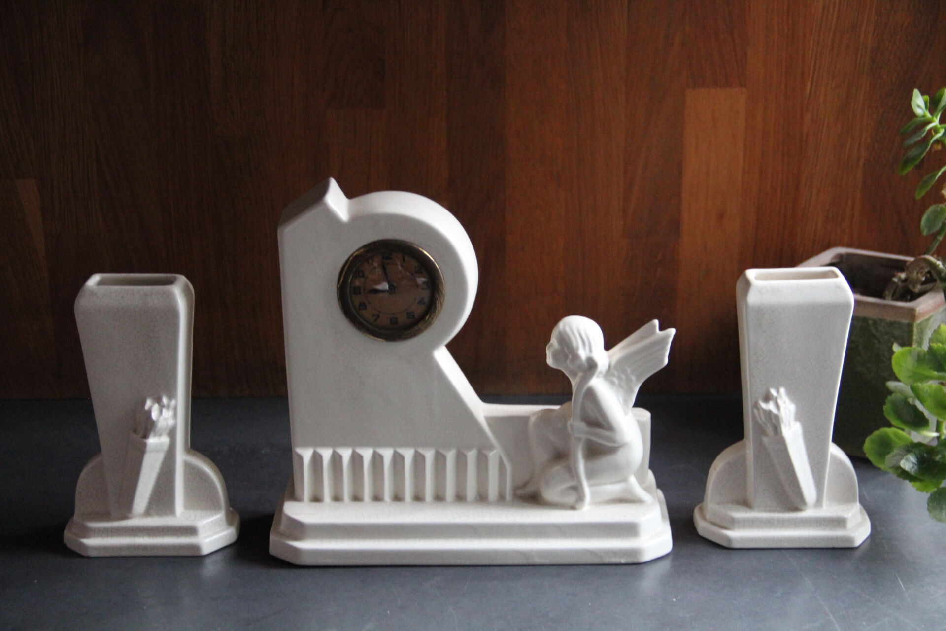 Clock pendulum art-deco fireplace decoration