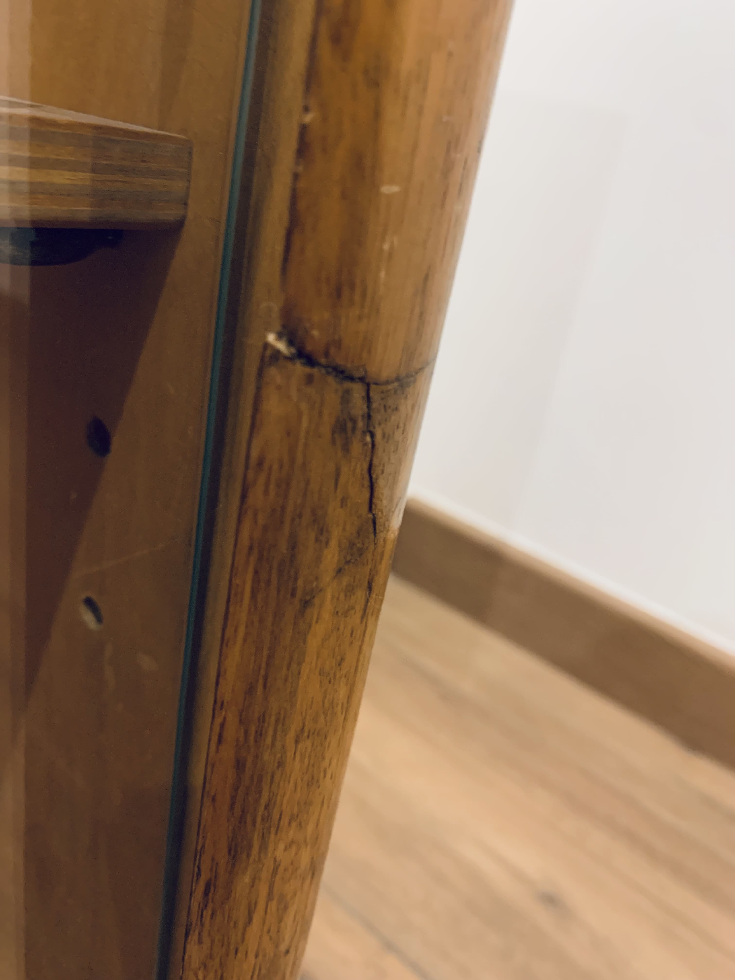 Showcase in wood and glass