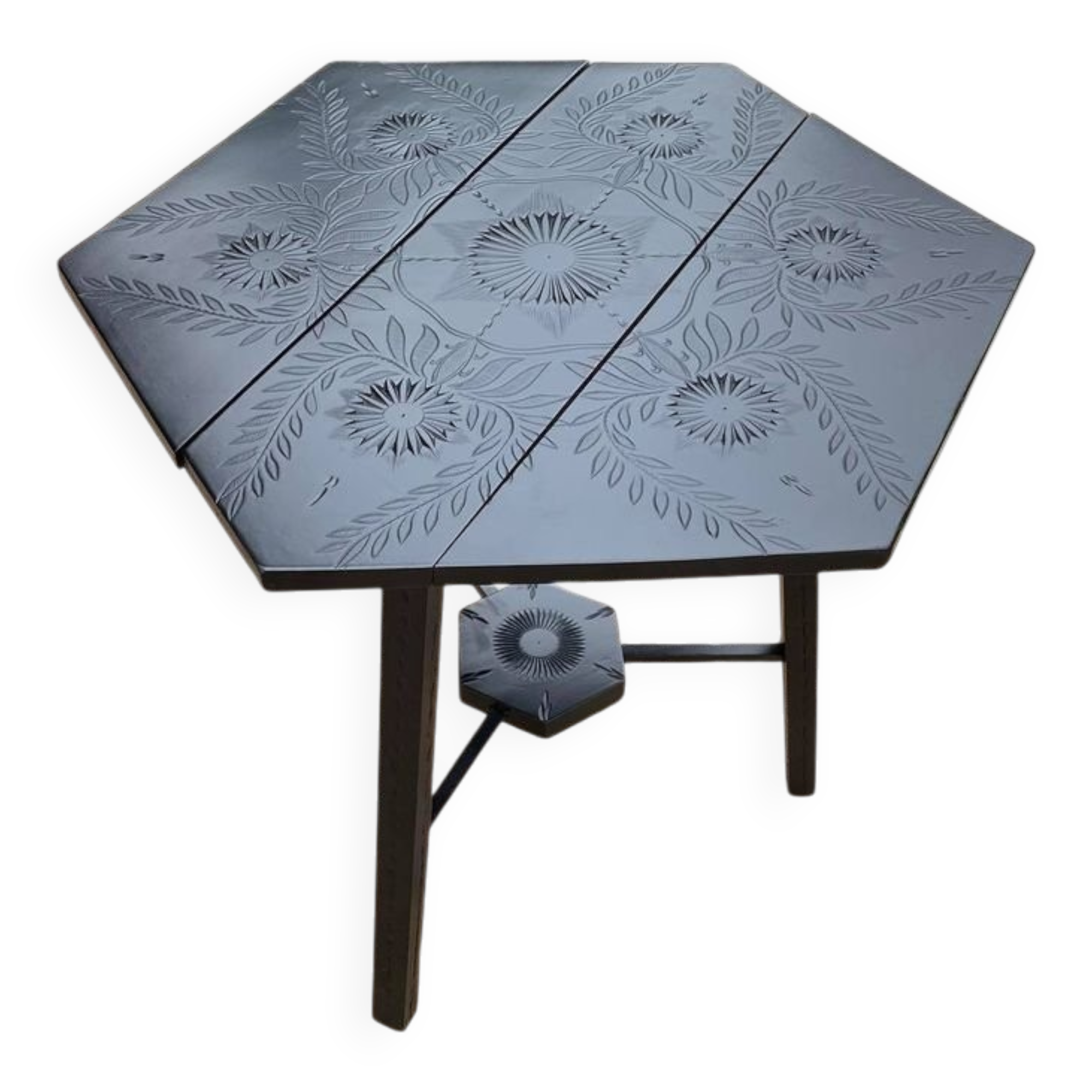 Hexagonal side table in black painted wood, engraved floral decoration, 1920s vintage style.