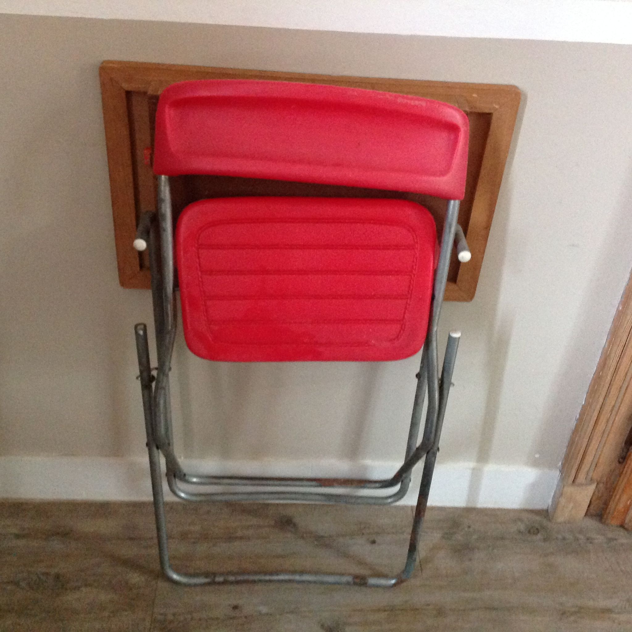 Folding child desk