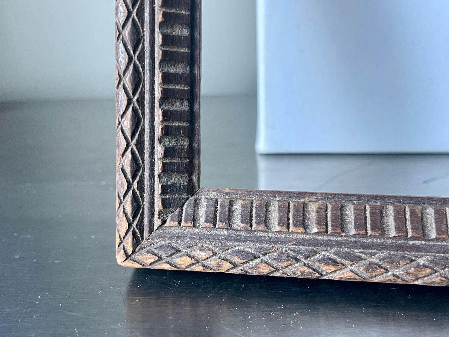 Cadre ancien sculpté à la main 32,5 cm x 27,5 cm dimensions d’ouverture 28,5 cm x 23,5 cm