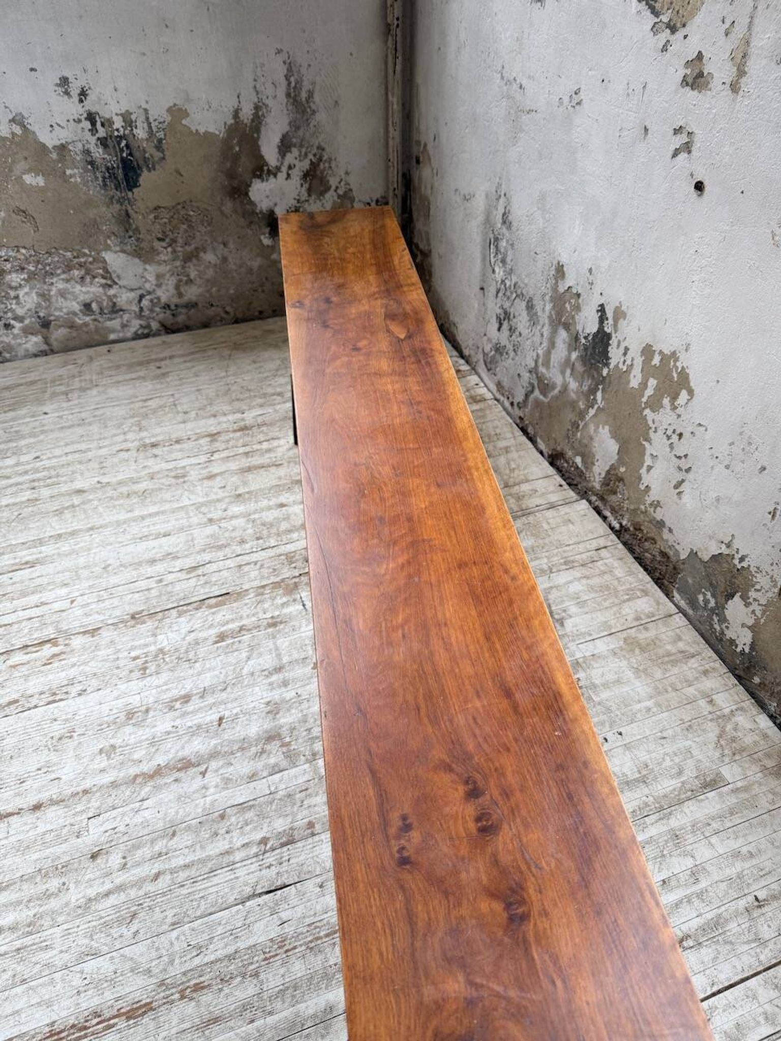 Paire de bancs noyer 1900
