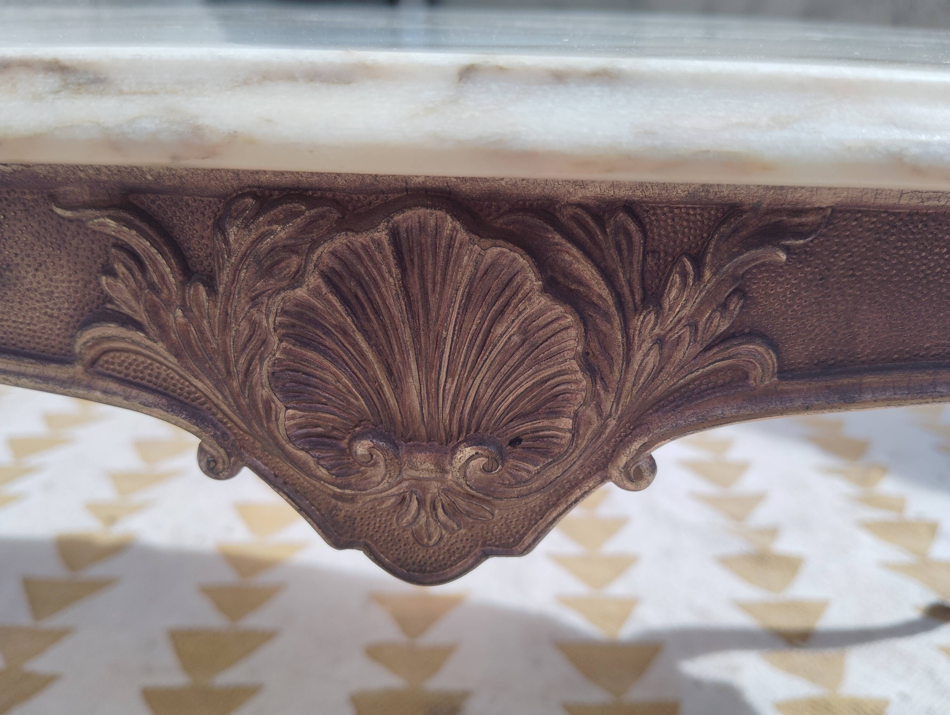Table basse Louis XV marbre et métal doré