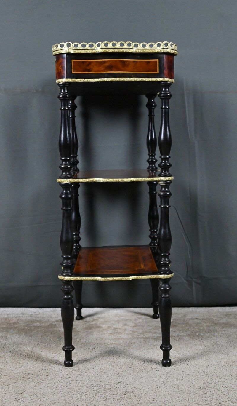 Petite table de salon en marqueterie, style Napoléon III – 2ème partie XIXe
