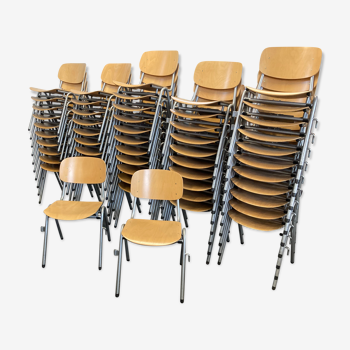 Lot de 54 chaises d’école scandinave Marko Kwartet