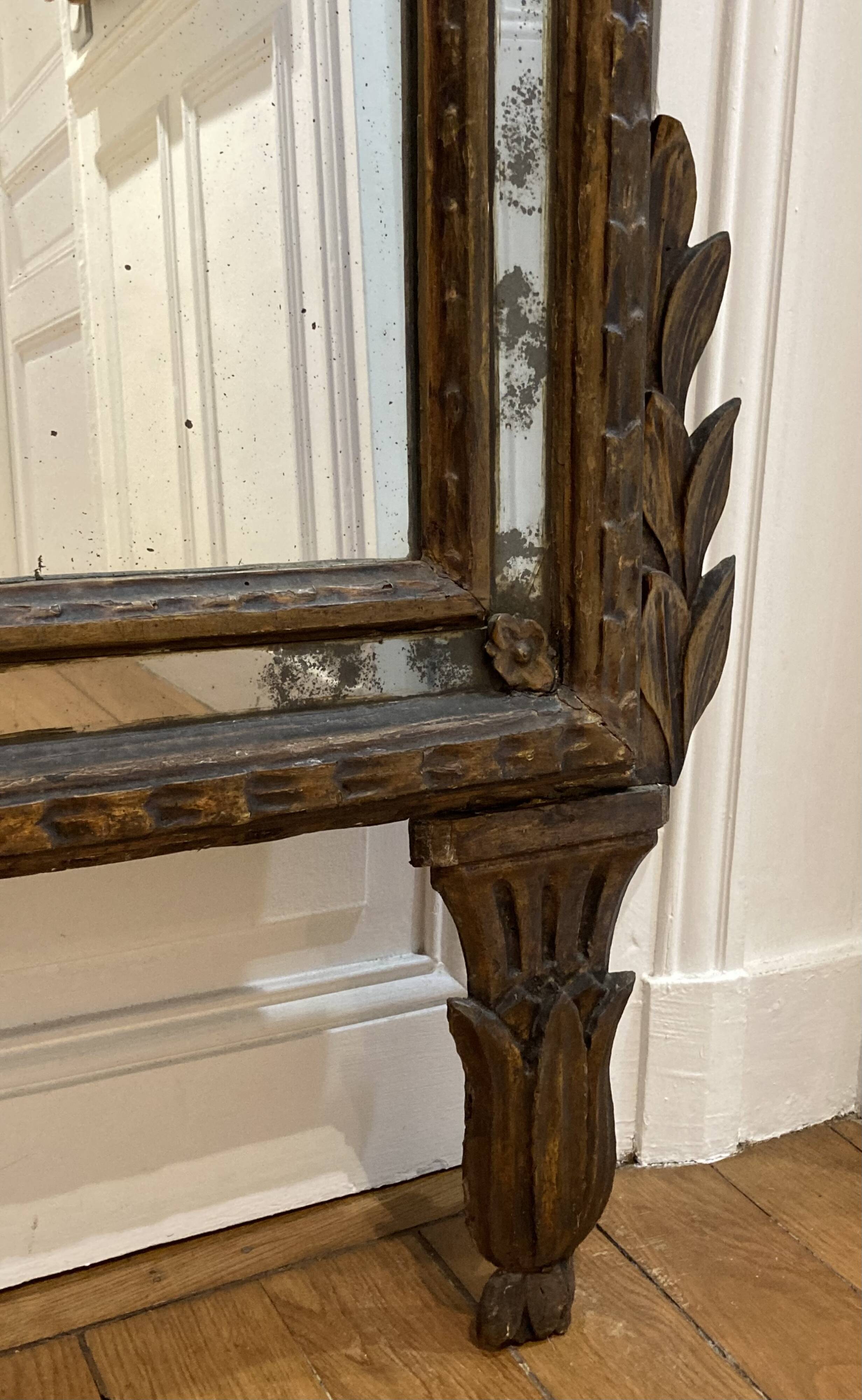 Large mirror or trumeau with beadwork in carved and gilded wood. Italian work from the beginning of the 19th century