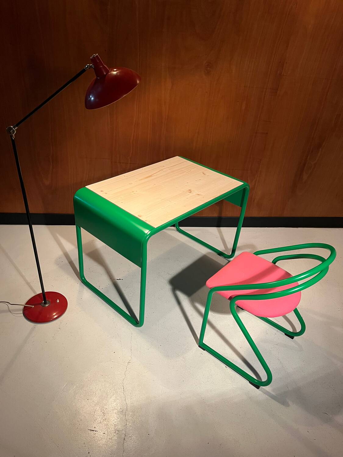 Bureau et sa chaise vintage vers 1980
