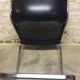 Chaise en cuir noir