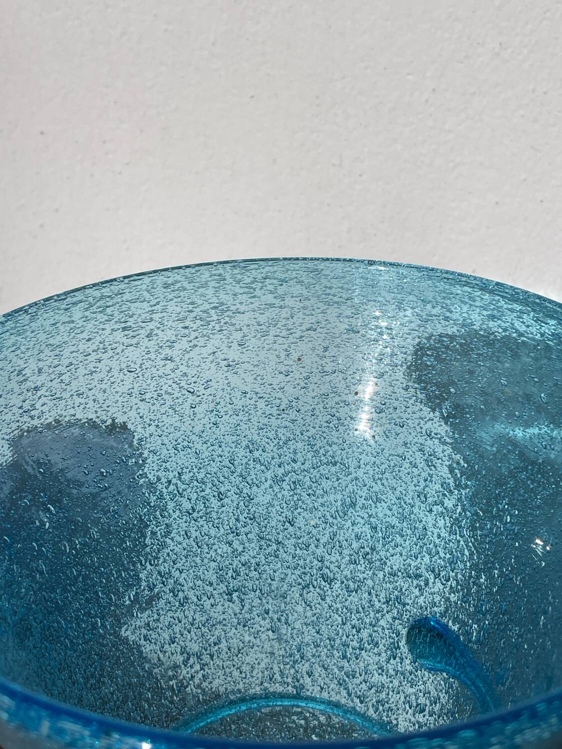 Vase conique en verre bullé bleu turquoise