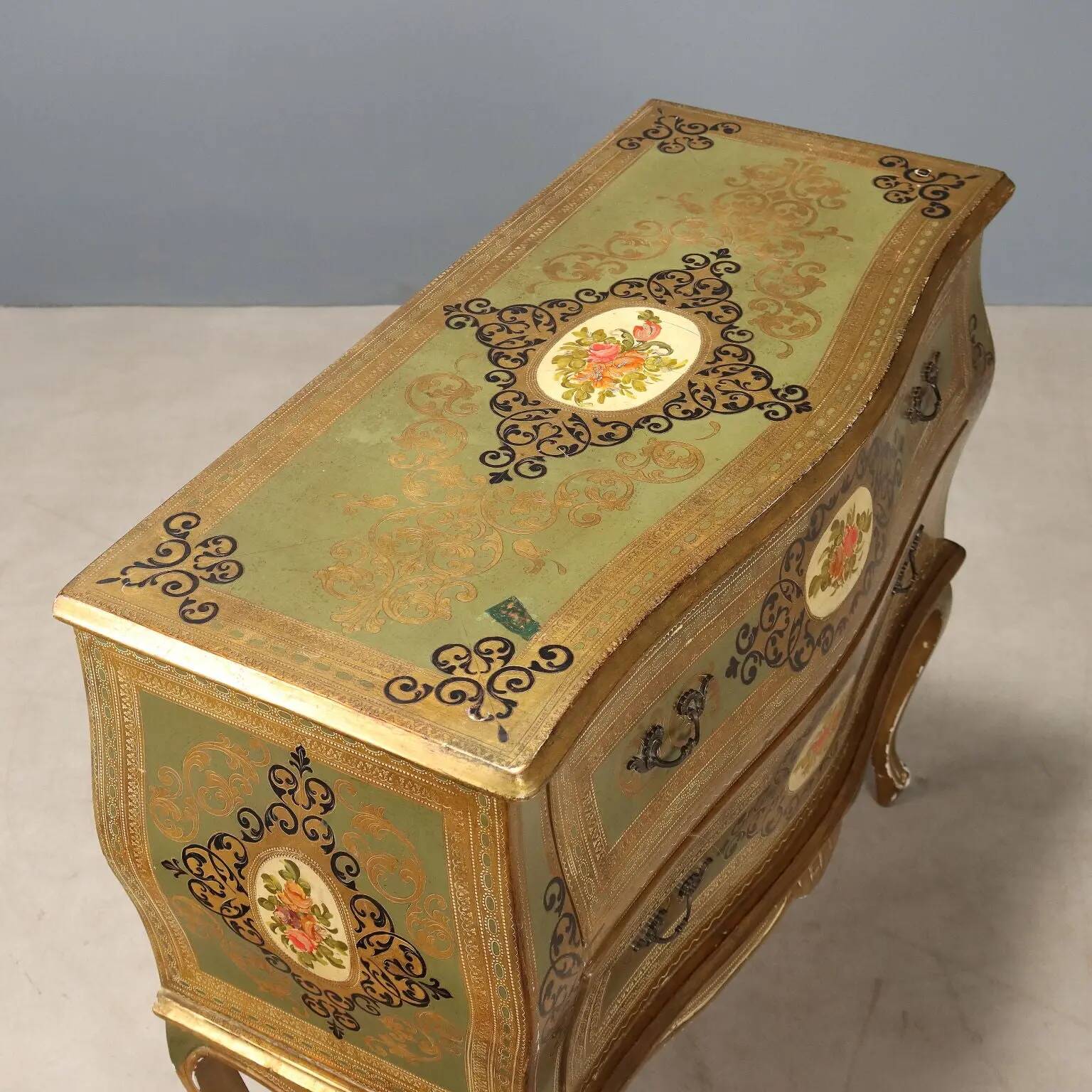 Commode ancienne en bois laqué et peint XXe siècle