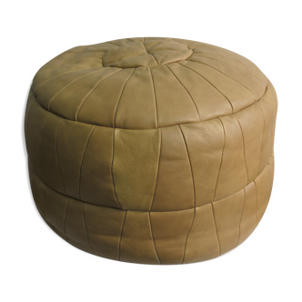 Round pouf in beige leather patchwork