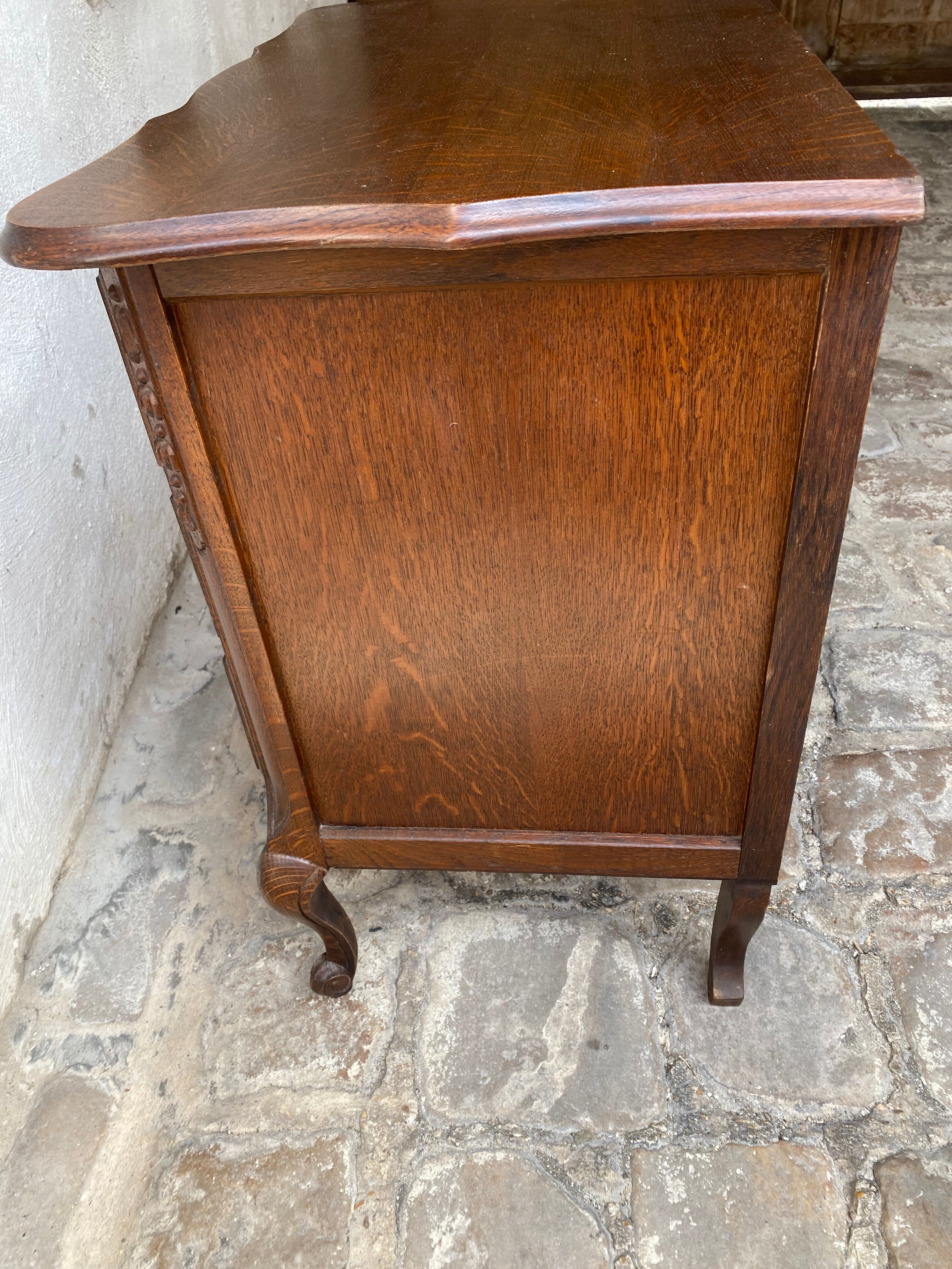 20th century chest of drawers with 3 solid oak drawers in Louis XV style