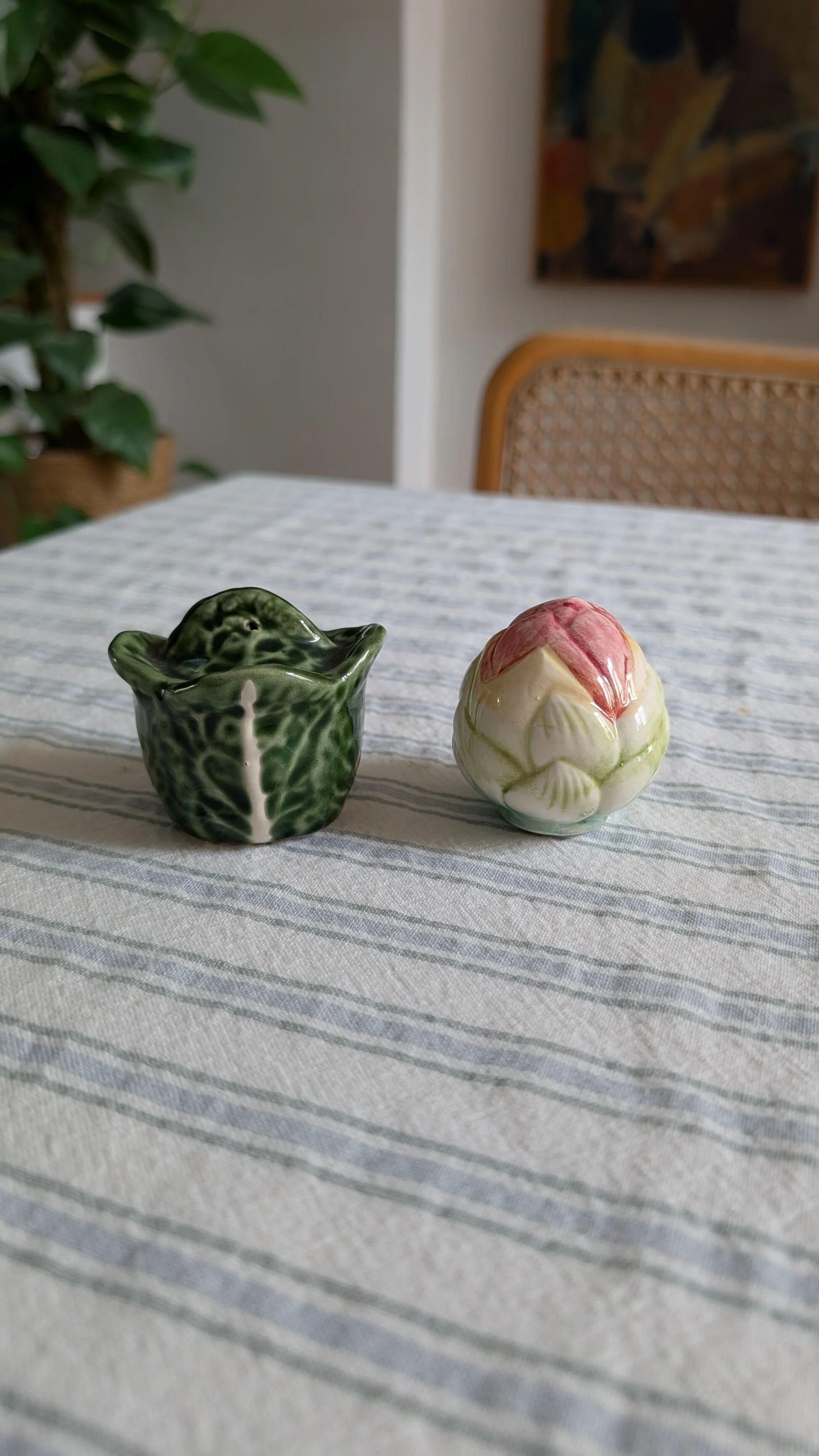 Cabbage-shaped pepper mill