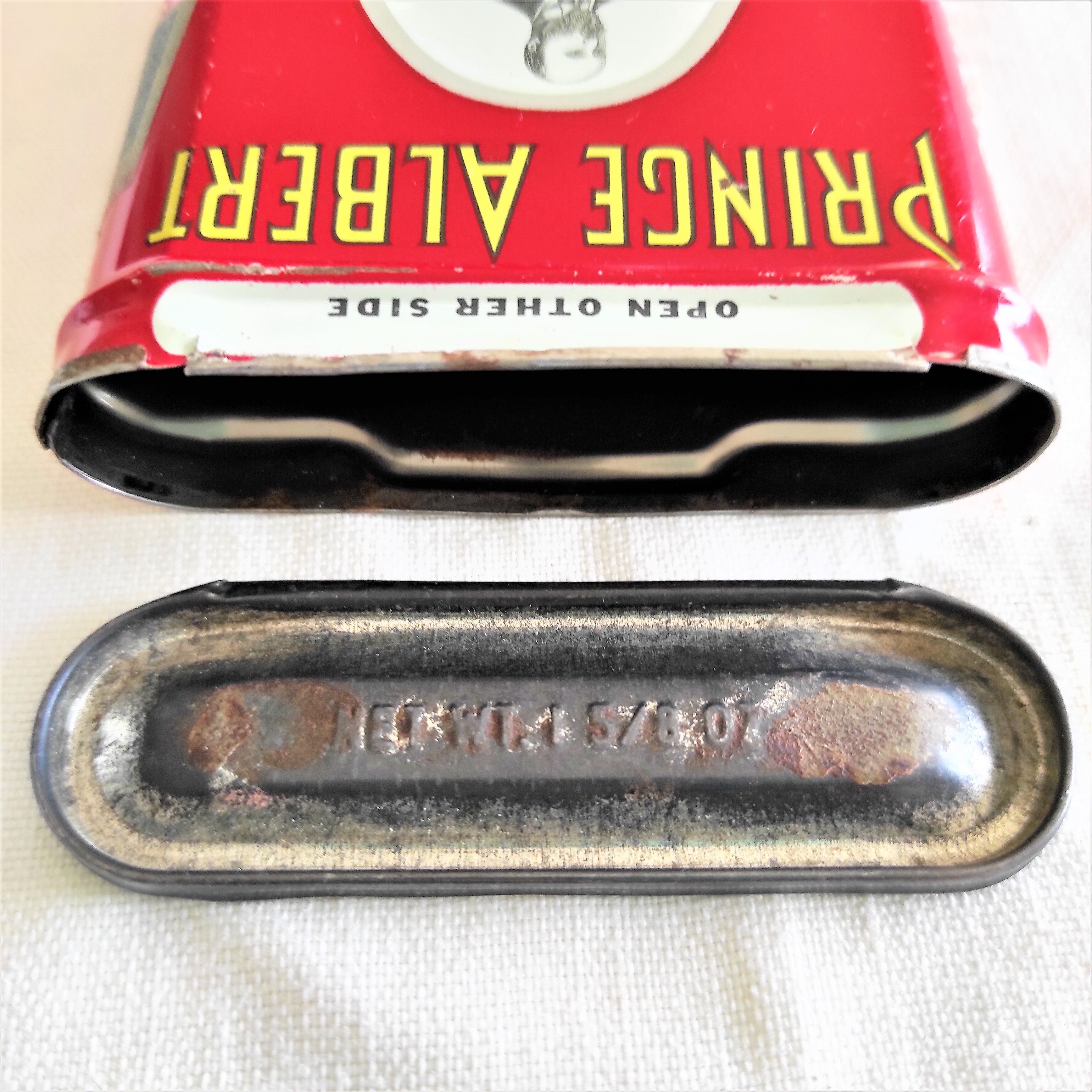 Metal cigarette box Prince Albert vintage