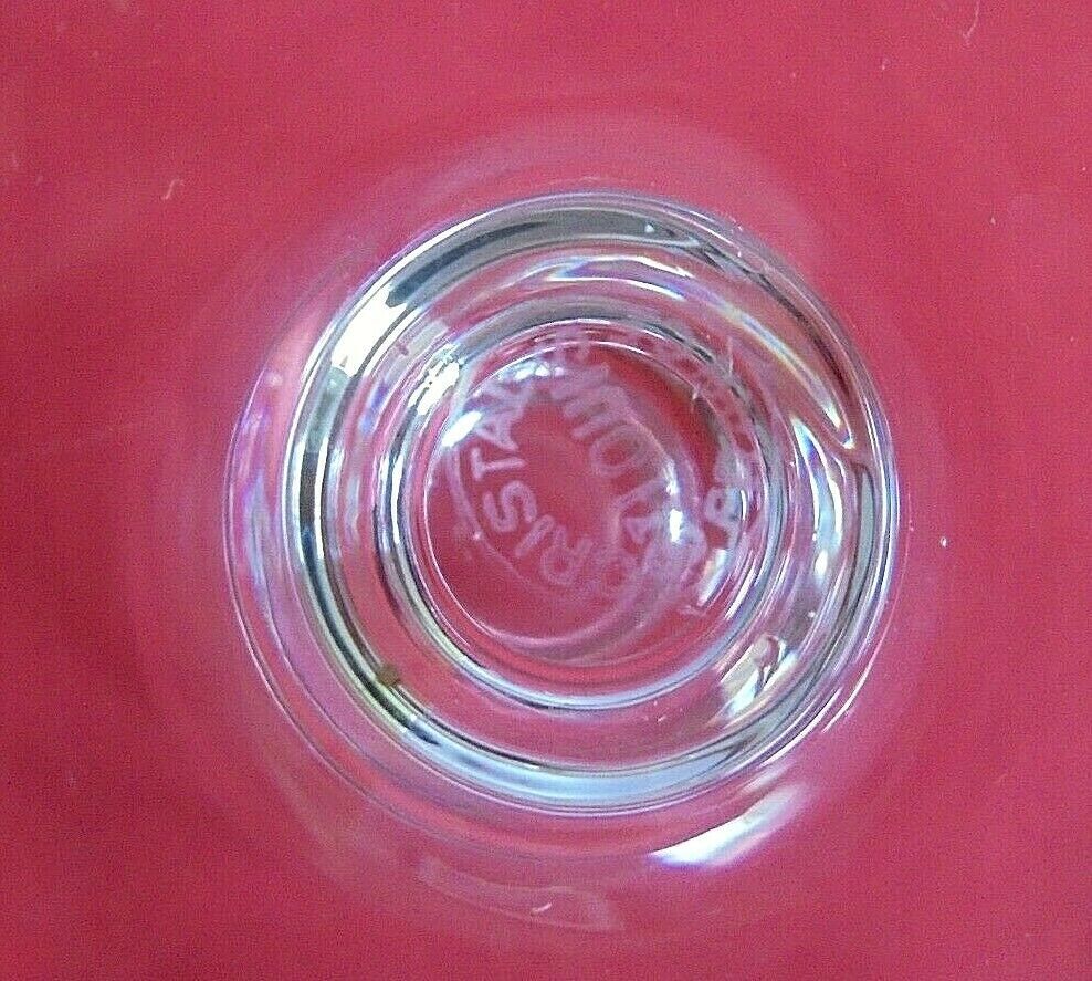 Lot 4 glasses with crystal foot St Louis chiseled patterns including 2 signed High. 14.5 cm