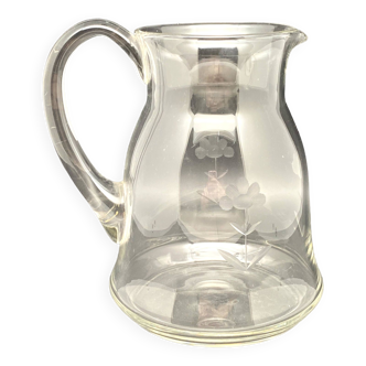 Glass carafe with chiseled flower pattern