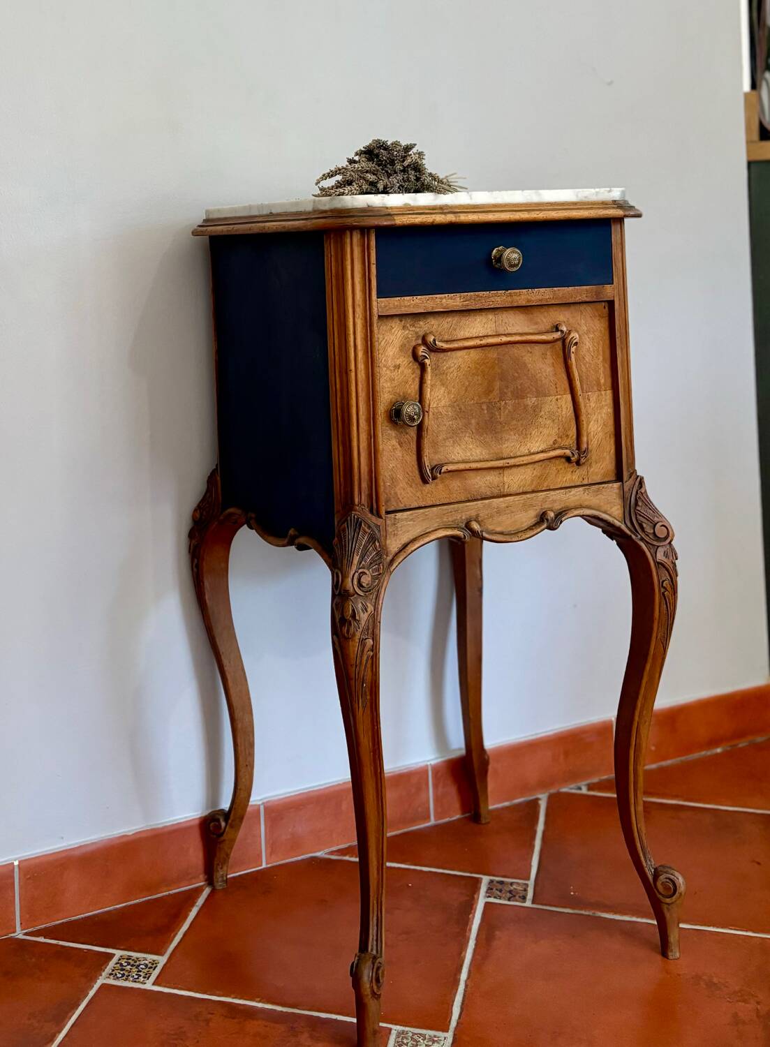 Table de chevet ancienne en bois et plateau en marbre, France fin XIXème