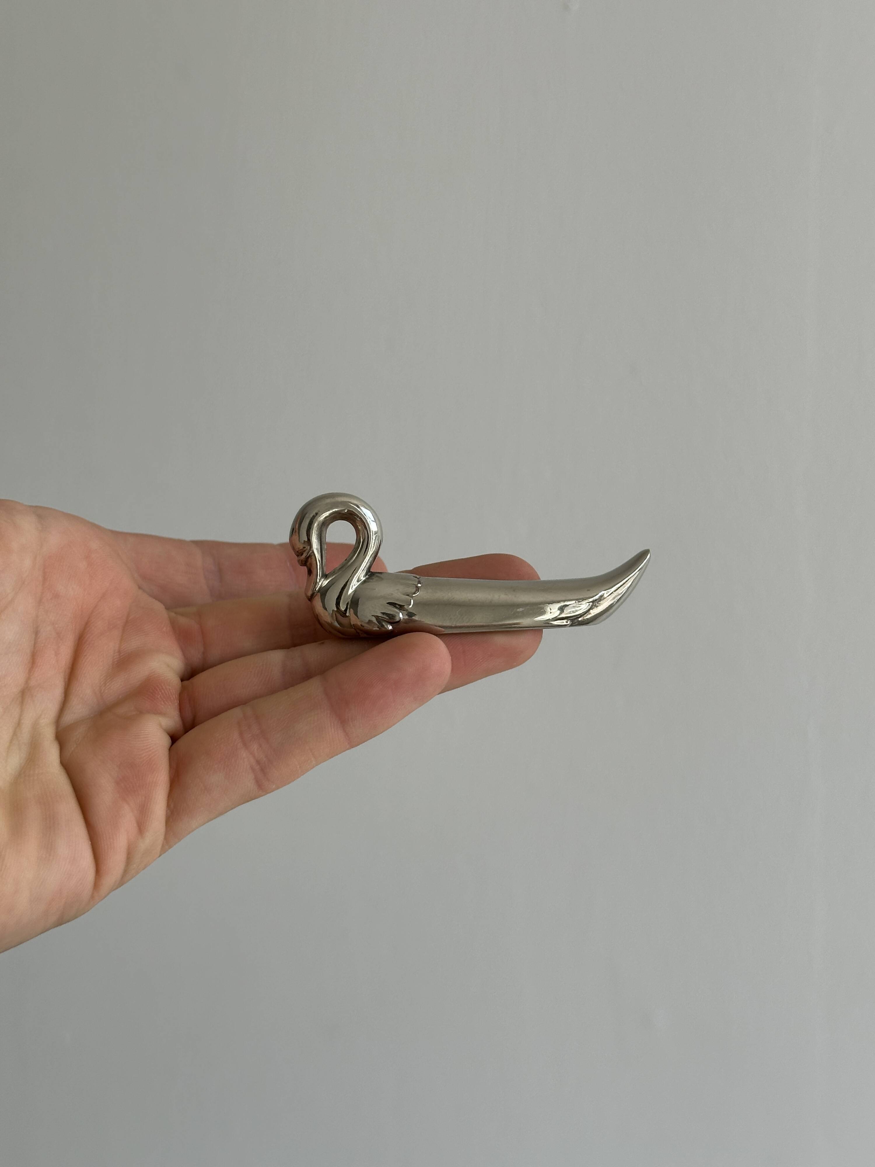 set of 6 silver metal swan-shaped knife holders