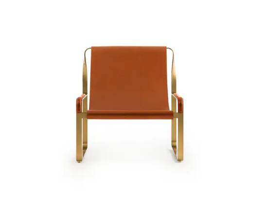 Fauteuil contemporain en acier doré et cuir tabac naturel