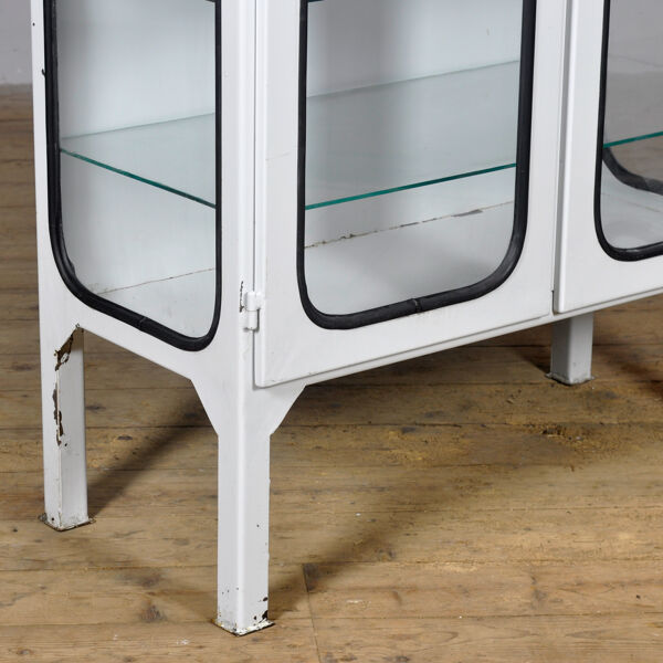 Cabinet médical vintage, années 1970