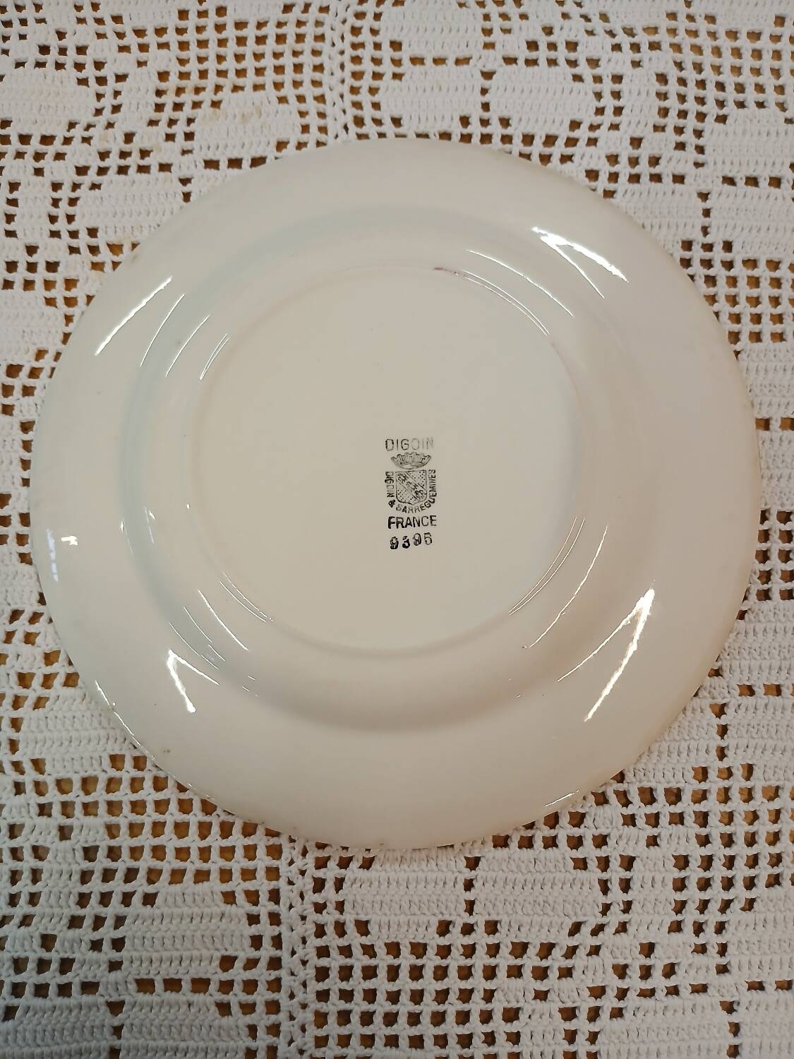 6 mismatched antique dinner plates