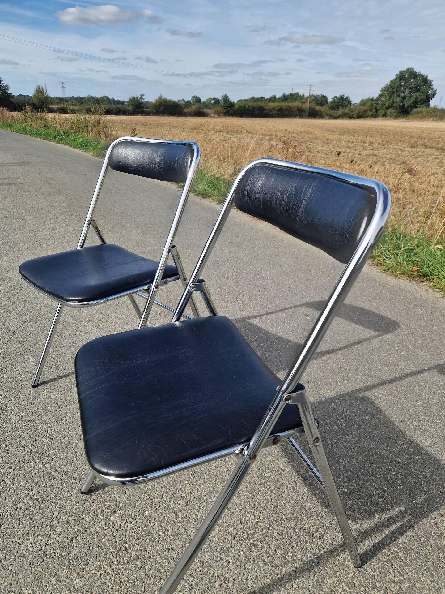 Set of 2 vintage folding chairs by the brand Souvignet.
