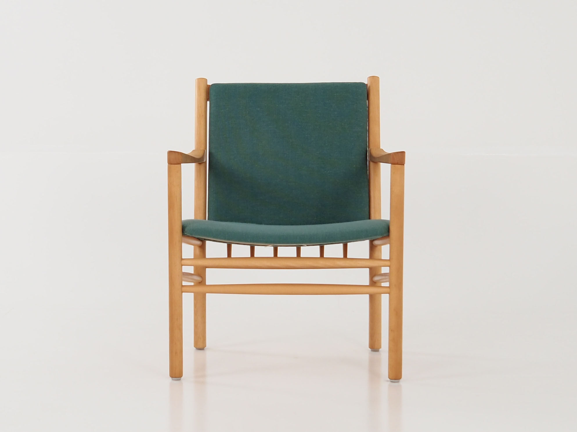 Armchair design J147 by Erik Ole Jørgensen of Tarm Stole & Møbelfabrik.