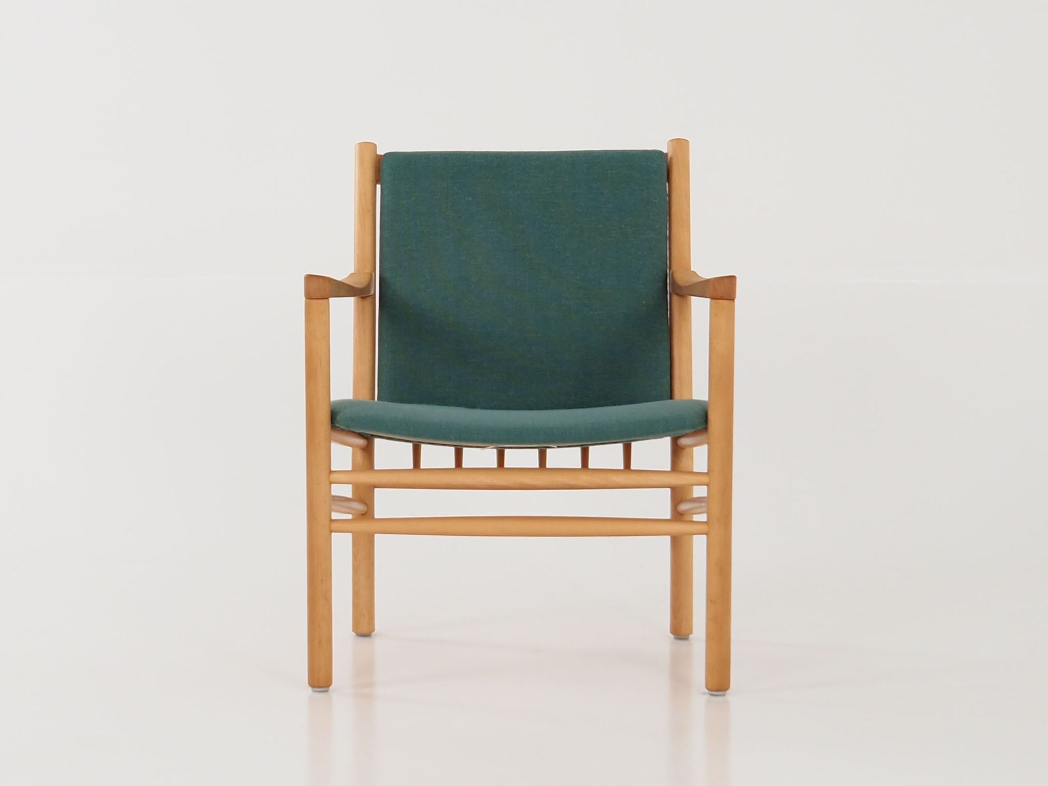 Armchair design J147 by Erik Ole Jørgensen of Tarm Stole & Møbelfabrik.