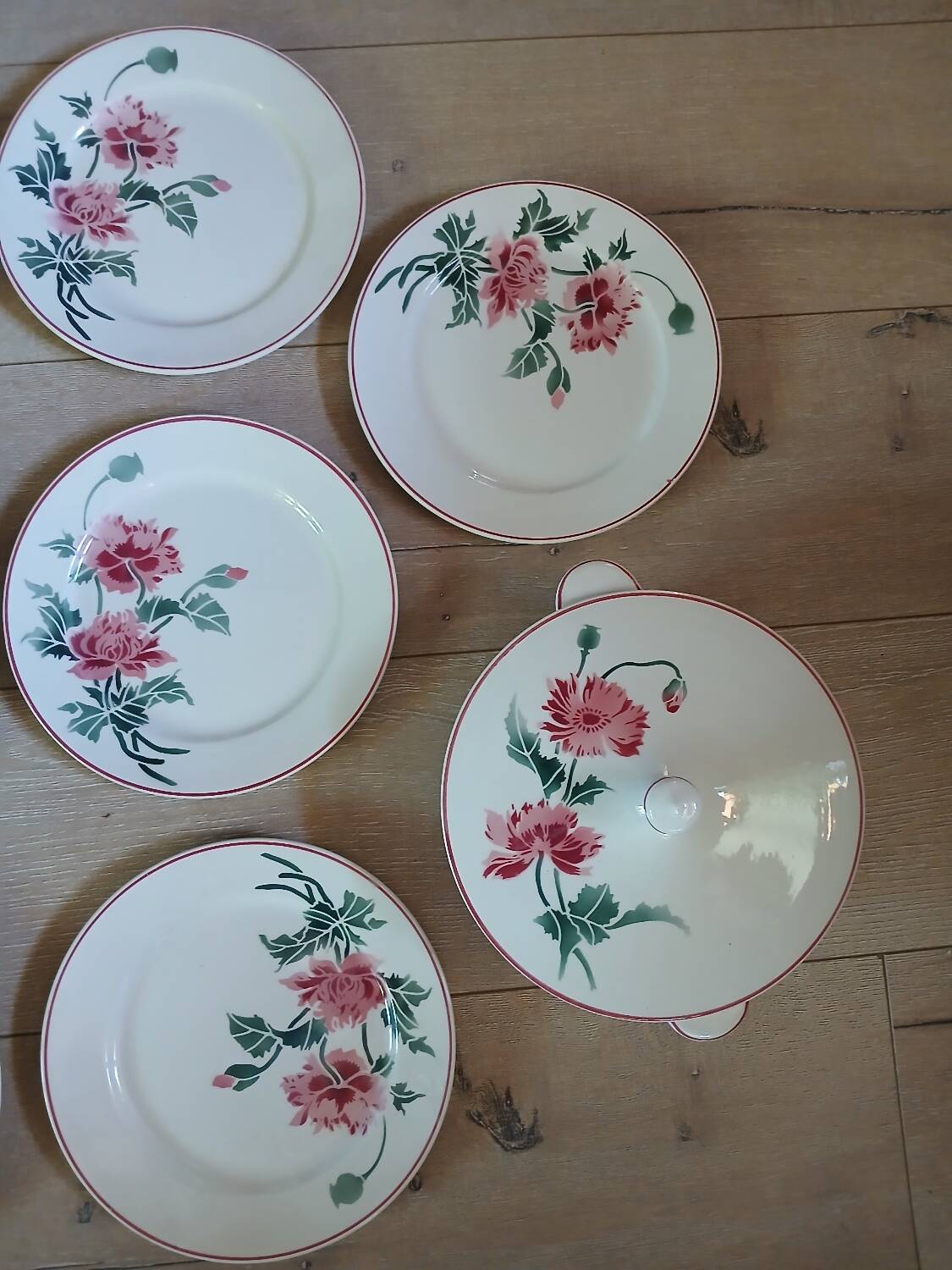12 antique flat plates + HBCM soup tureen