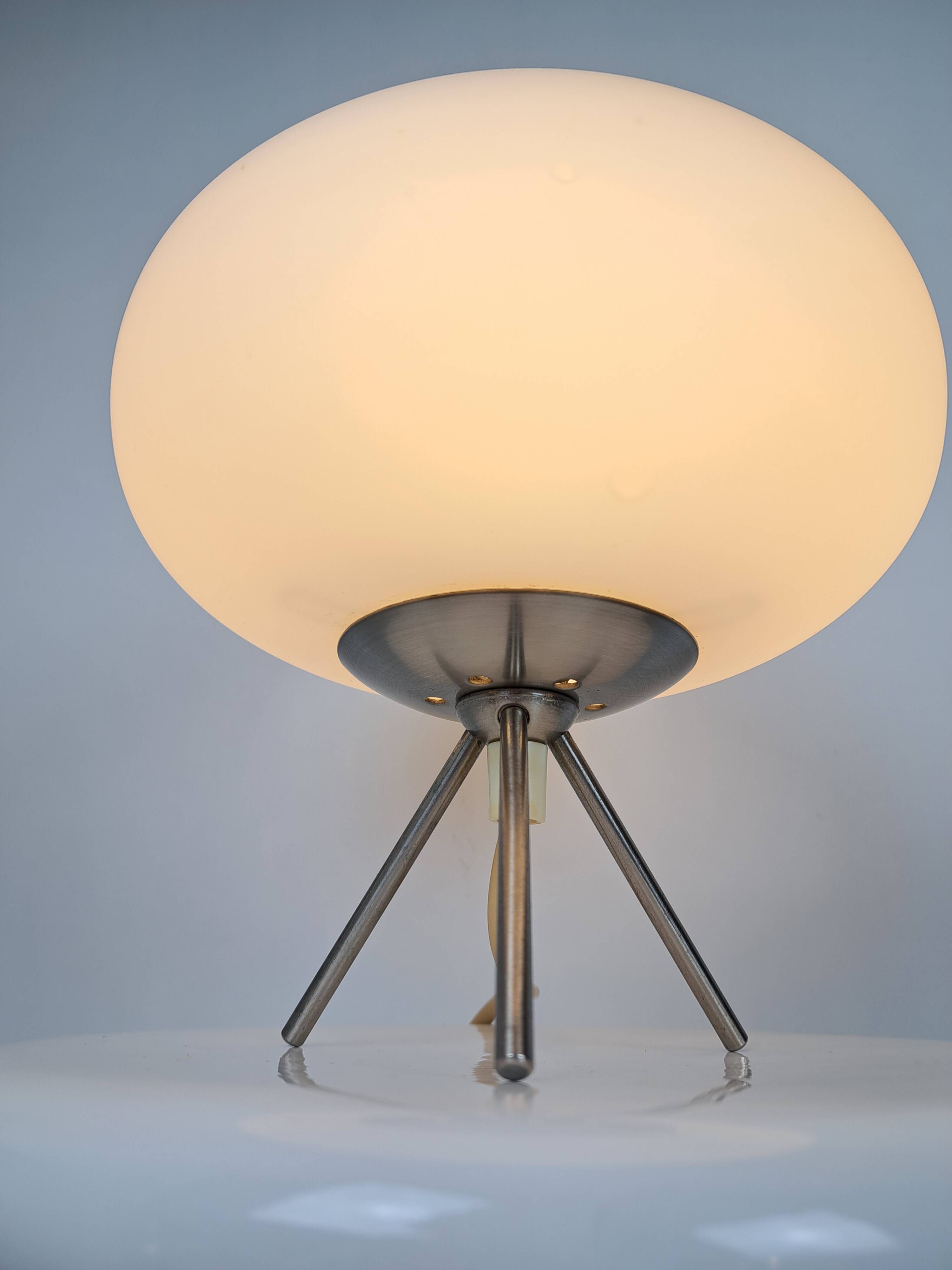 Tripod lamp with opaline UFO space age 70s