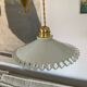 Suspension baladeuse vintage opaline blanche dentelle